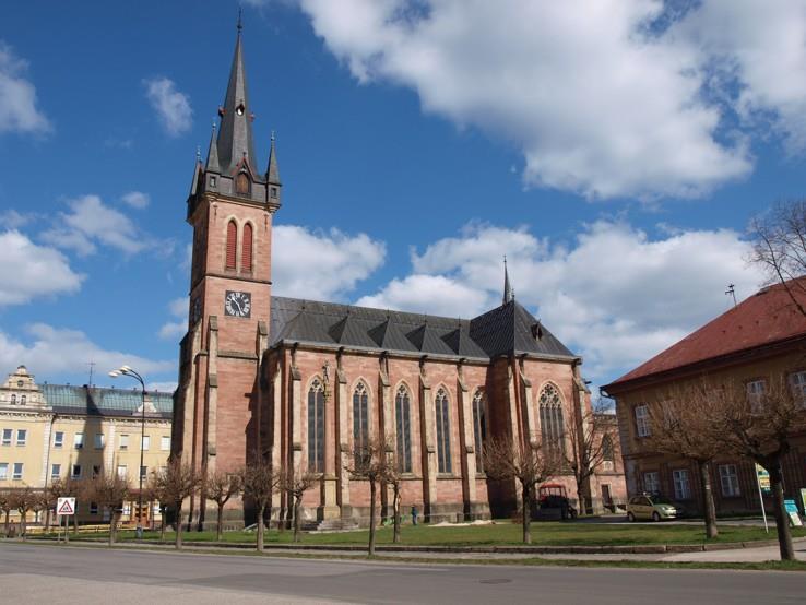 Chybět nebude ani možnost si některá řemesla vyzkoušet a blíže se tak s nimi seznámit. Kde: Krkonošské muzeum Správy KRNAP čtyři historické domky Kdy: 1. 7. 31. 8. 2018, úterý neděle 9 17 h.