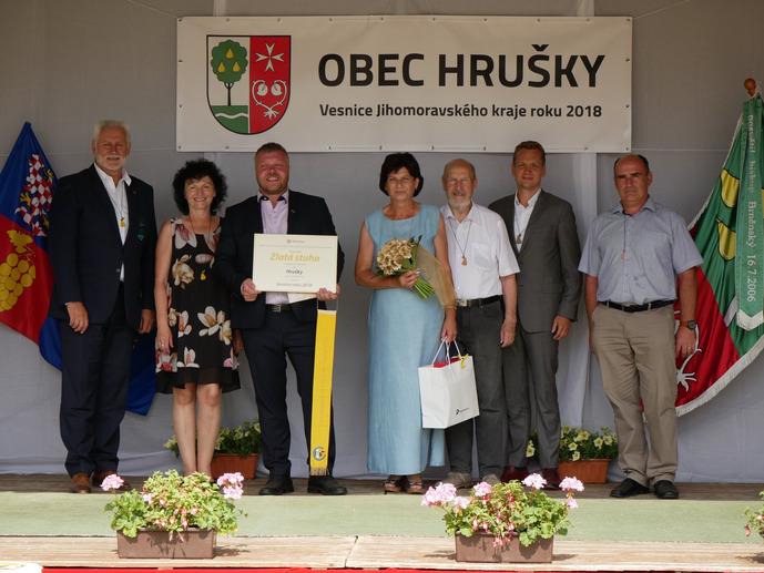 Obec Hrušky vesnicí roku 2018 Jihomoravského kraje Jedna z obcí našeho mikroregionu, obec Hrušky, se stala