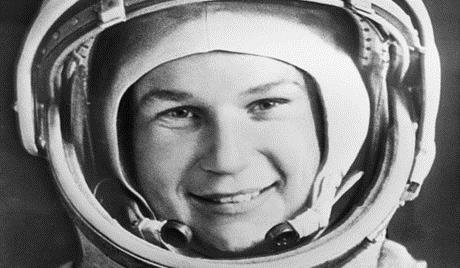 Valentina TĚREŠKOVOVÁ první žena ve vesmíru (1963) Světlana SAVICKÁ druhá žena v