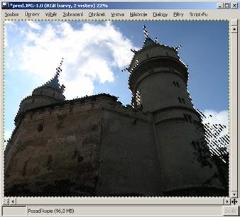 tomu na ilustračním snímku). Možností nápravy nabízí grafický editor GIMP několik, následující metoda je však velmi jednoduchá a přináší velmi přesvědčivé výsledky.