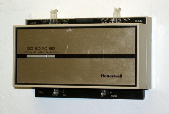 Stávající Honeywell International Inc je výsledkem fúze, v níţ byl Honeywell spojen s mnohem větší společností AlliedSignal v roce 1999 [1]. Obr. 2.1 Hlavní sídlo v Morristown [1] 2.