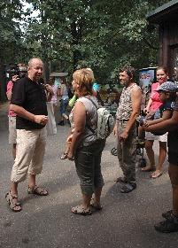 Koťata se již zkušeně pohybují ve výběhu se svou matkou a návštěvníci zoo se tak mohou přesvědčit, že se vzhledově tento druh koček neliší příliš od nám dobře známé mourovaté kočky domácí.