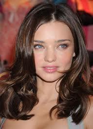 MORINZHI MODELKA MIRANDA KERR PIJE OD 14 LET JUICE Z MORINDY