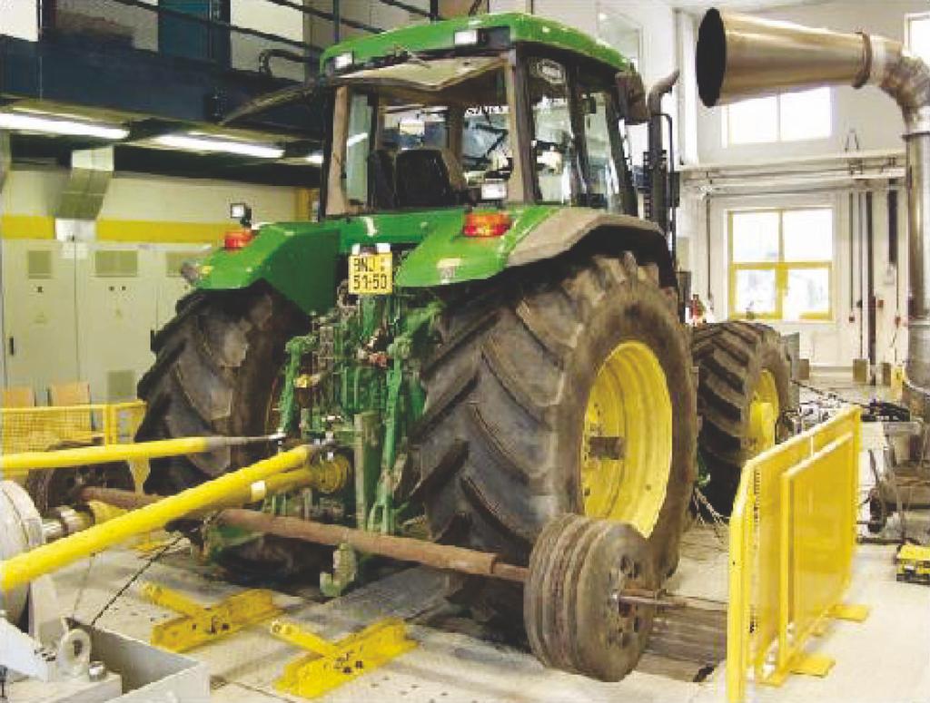 Faktory ovlivňující ekonomiku provozu traktorových souprav 85 2: Dotížení traktoru pomocným závažím vzduchu v laboratoři, relativní vlhkost vzduchu a atmosférický tlak.