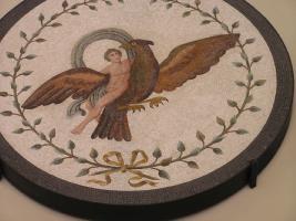 má stejný výraz - aetos. Diametrálně odlišné je pojetí orla u Matouše (Mt 24,28), jako symbolu ďáblova. Poměrně často se objevuje symbol orla v raně křesťanském umění a literatuře.