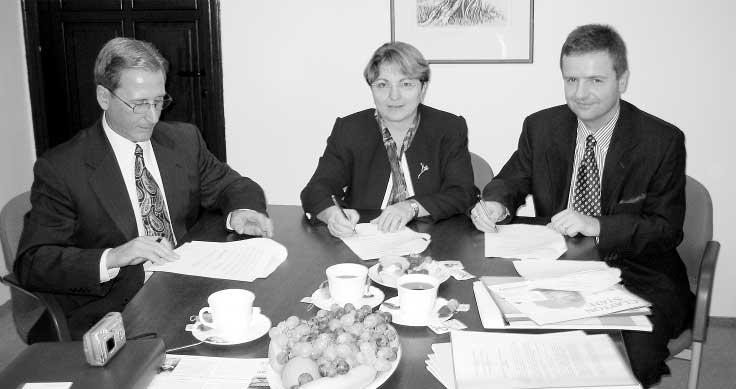 2003 PROSINEC OBâASNÍK V FS ZE ÎIVOTA KOLY / V FS PRAHA Co je nového Milí ãtenáfii, v pátek, 7. 11. 2003 nav tívil na i kolu Dr.