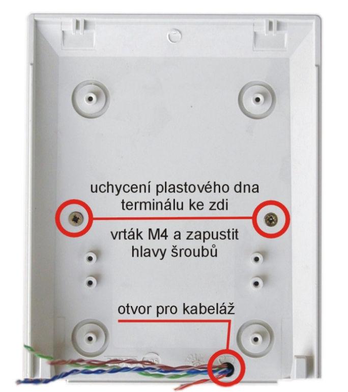 Strana 8/ 13 5.2 Montáž Do spodního dílu vyvrtejte otvory pro uchycení terminálu ke zdi (nepoužívejte vrták většího průměru než 6 mm, hlavy větších šroubů se mohou dotýkat elektroniky).