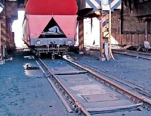 V OKD jsou nejdůležitější kolejové váhy, neboť převaha expedice je realizována přes železnici. Základem je jeden nebo několik vážních mostů uložených v základové vaně.