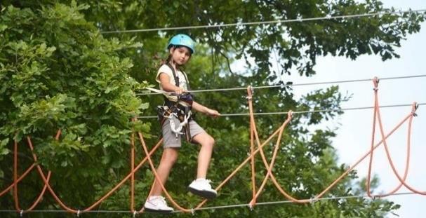 LANOVÉ AKTIVITY PARK KATIKA MITI PROGRAM V SAFARI PARKU Lanový park KATIKA MITI užijte si výhled na zvířata z ptačí perspektivy v