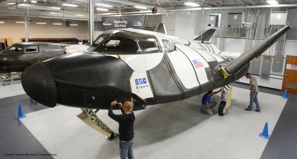 Hlavními konkurenty Dream Chaseru jsou projekty společností Space X (Dragon) a Boeing (CST-100), [23,24]. Obr. 6-3.