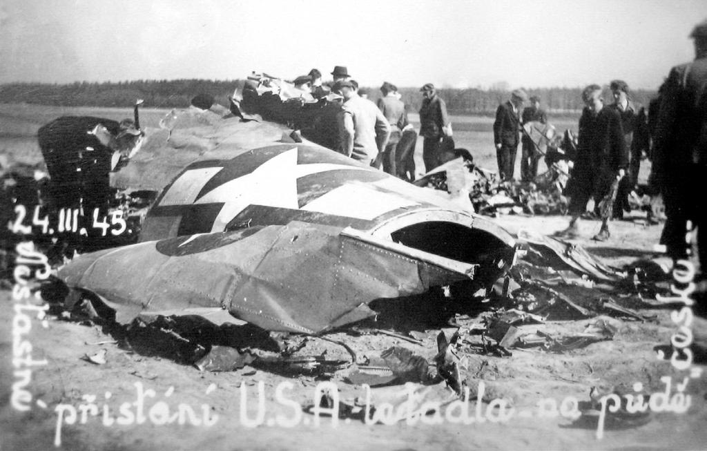 Pařízek L.: Zřícení americké létající pevnosti B-17G u Černíkovic 24.