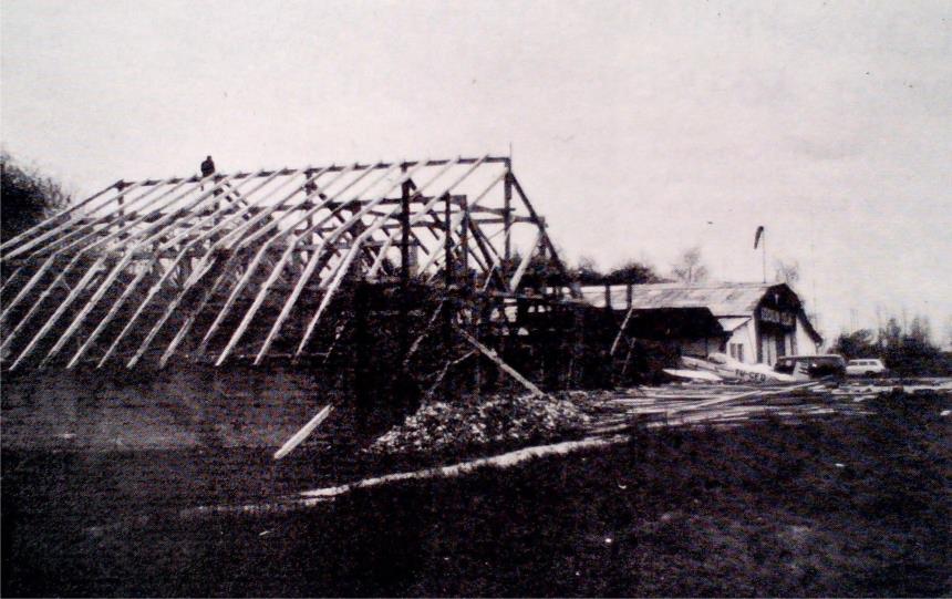 Gradnja hangarja leta 1967 Cherokee sodobno šest sedežno letalo Leta 1971 nekaj