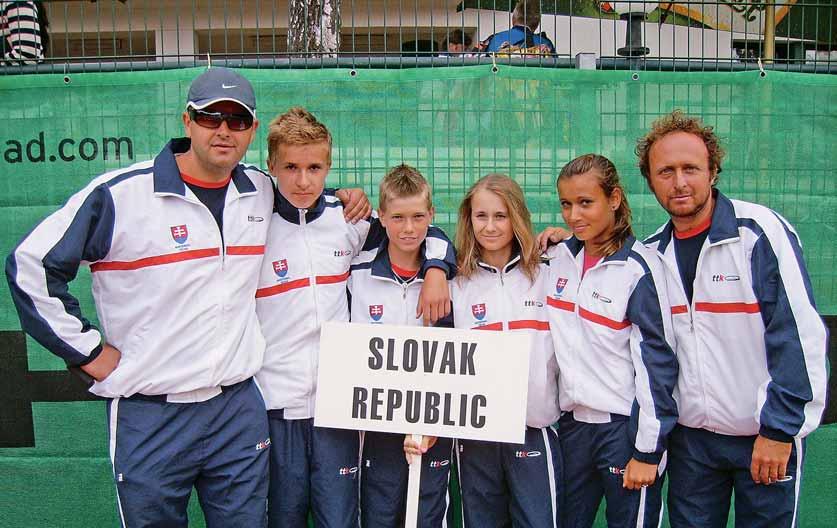 Slovenskí reprezentanti a ich tréneri na ME do 14 rokov zľava František HORVÁTH, Jakub ORAVEC, Matej MARUŠČÁK, Barbora Kötelesová, Jana JABLONOVSKÁ a Daniel ČÁLIK V Plzni naši bez medaily Tréneri F.