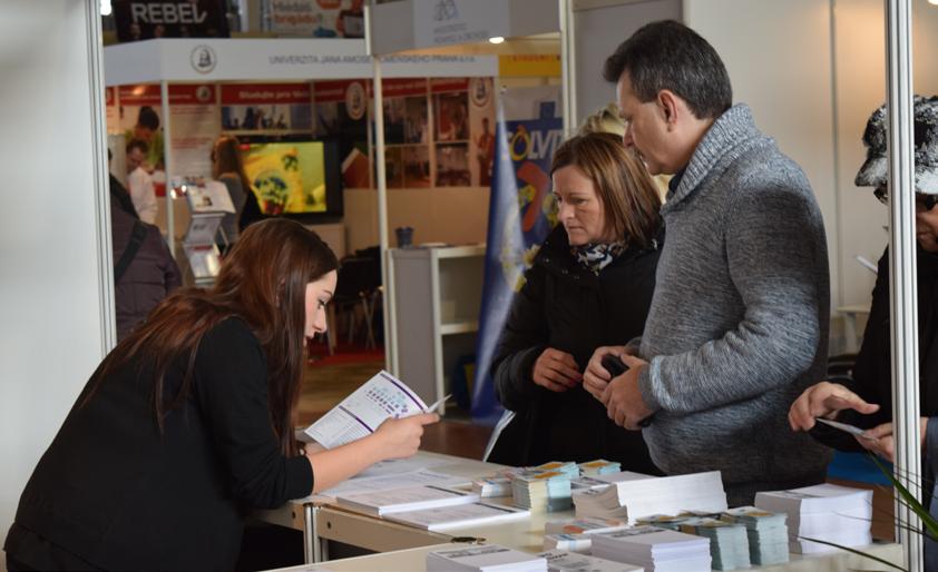 Indoor reklama umístění firemních materiálů V PRŮMYSLOVÉM PALÁCI INFORMACE: Info pulty, Press Centrum v Průmyslovém paláci 3.000 Kč / umístění materiálů na info pulty 5.