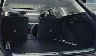 Ceed Sportswagon překypuje nápady, s nimiž se dostanete dál, ať se jedná o sklápění zadních sedadel jedním úkonem, skvěle umístěné schránky v zavazadlovém prostoru, nebo zadní výklopné