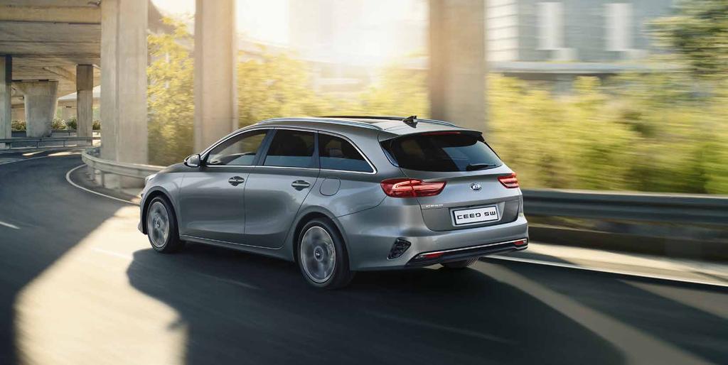 DESIGN ZÁDĚ SW Užívejte si prostoru stylově 11 Není náhodou, že tato nová Kia nese označení Sportswagon. Svůj velkorysý vnitřní prostor totiž nabízí v dynamickém stylu.