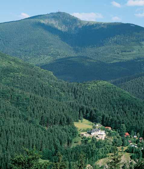 CHKO Beskydy Národní pfiírodní rezervace GEOLOGIE Tato oblast se nachází ve stfiedu nejmocnûj ího v voje vlastních godulsk ch vrstev.