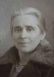 A druhé významné období je spojeno s existencí gobelínových dílen, které v Hradci v roce 1910 založila textilní výtvarnice Marie Hoppe - Teinitzerová.