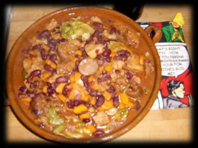 Feijoada de Javali (Red Beans with Boar Meat) 900g of Boar in pieces 2 Carrots 2 Cloves 2 Onions 2 Tomatoes 800g of cooked Red Bean 400g of Cabbages 1 Sausage ½ Linguiça (a larger and thinner type of