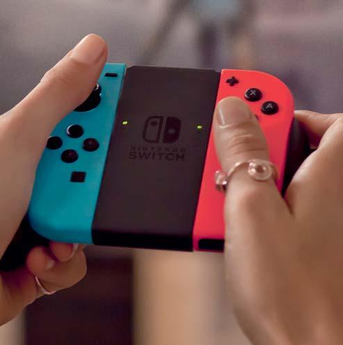 Joy-Con (L) Joy-Con grip Joy-Con (R) Padne vám perfektně do rukou Konzole Nintendo Switch Rozměry: 101 mm x 173 mm x 13,9 mm Váha: 297 g