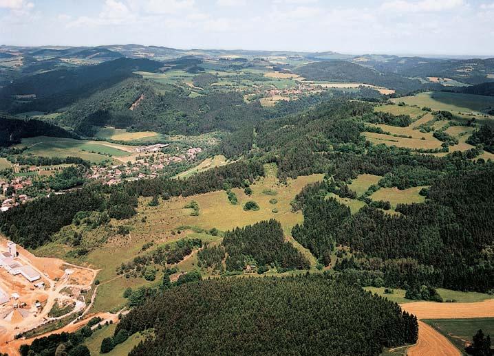 Okres Îìár nad Sázavou jedineãnostem Svratecké hornatiny patfií hranice areálû nûkter ch druhû napfi.