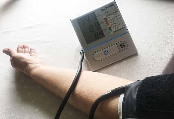 Kočevska www.kocevje.si Zdravje april 2018 14 Tihi ubijalec ali visok krvni tlak Krvni tlak je sila, s katero kri pritiska na stene žil, ko teče po njih.