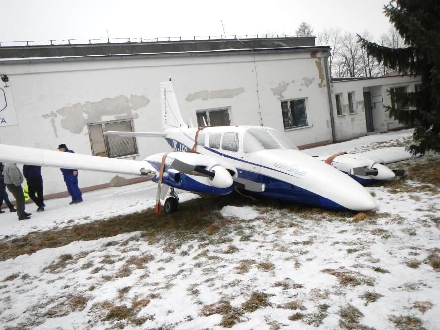 Letecká nehoda Piper PA34-200 - pokračování LKMT TMA I OSTRAVA FL95 1000 AGL Poškozený