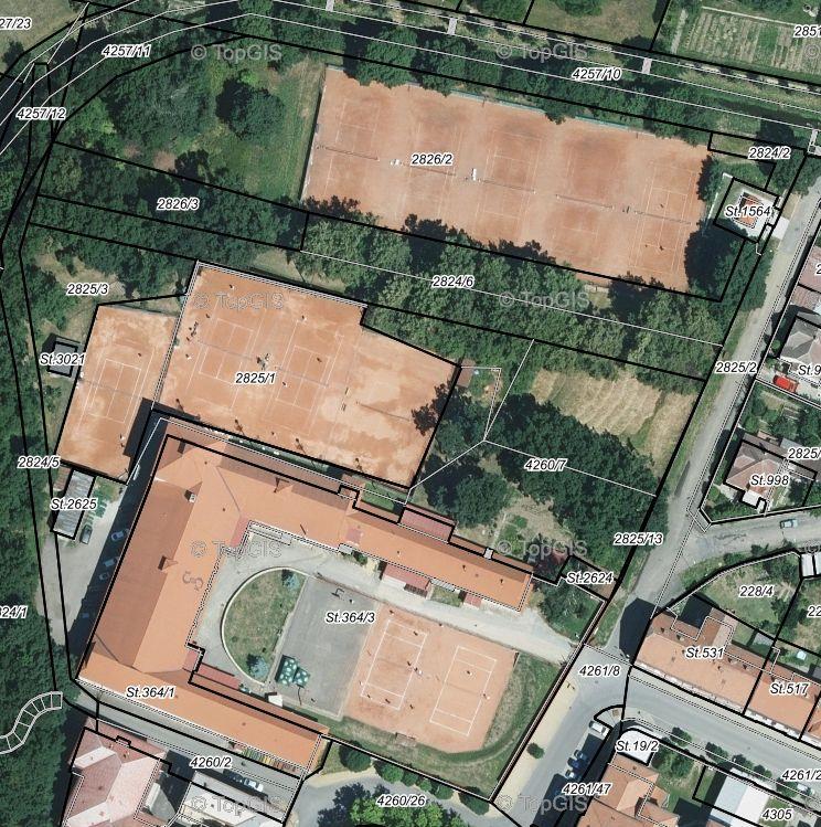 Venkovní kurty tenisové, volejbalové, basketbalové TJ Sokol Moravské Budějovice je další sportovní organizací ve městě, která spravuje prostory pro sportovní a volnočasové aktivity občanů.