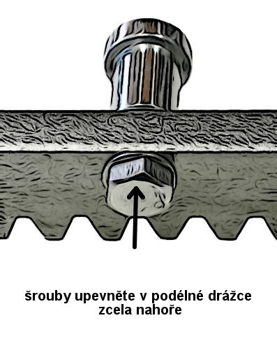 2. Instalace ocelového hřebenu. Odblokujte pohon - motorový pastorek od motoru odemkněte zámek klíčkem a zajišťovací páku otevřete směrem ven o 90 0 Křídlo brány zcela naplno otevřete.