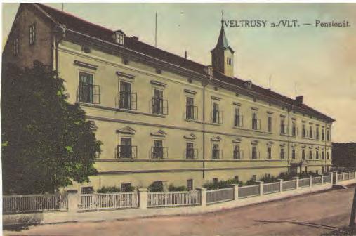 Penzionát Sancta Maria (1921 1950) doma. Školu ručních prací, která byla ve veltruském domě otevřena 1. 10. 1921, navštěvovalo hned v prvním školním roce 1921/1922 také 40 externích ţákyň.