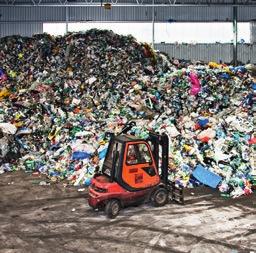 Od roku 2012 se práce AOS EKO-KOM řídí novou autorizací, která klade ještě přísnější požadavky na zajišťování činností týkajících se zpětného odběru a využití obalového odpadu.