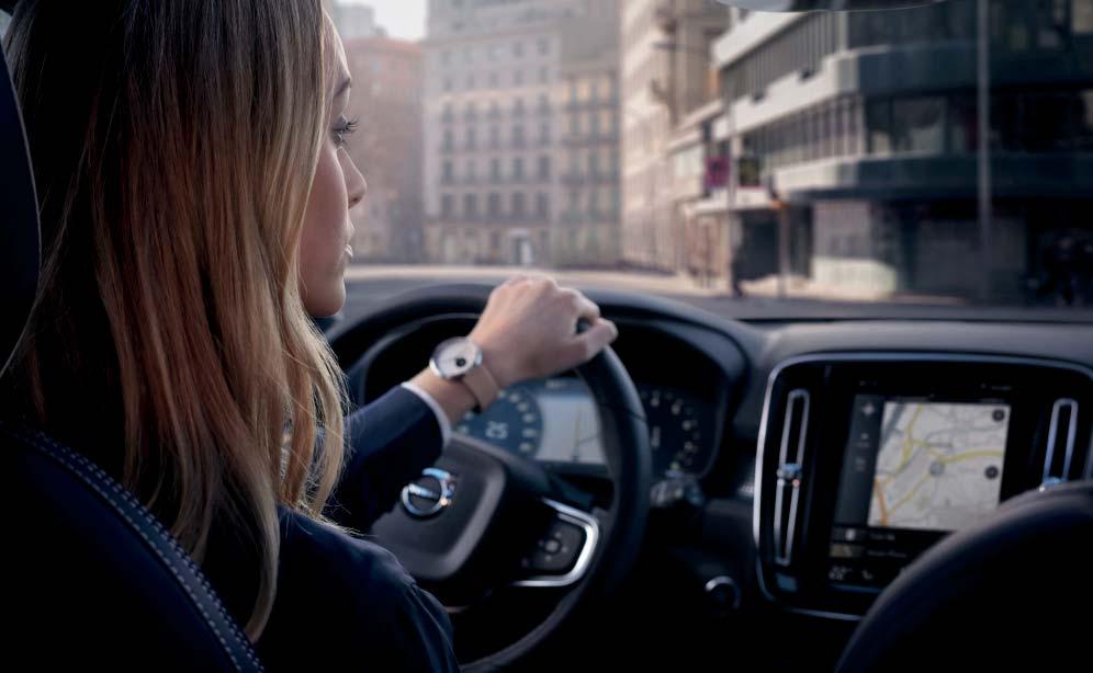 18 PÉČE O ZÁKAZNÍKA PÉČE O ZÁKAZNÍKA 19 SERVISNÍ CENTRUM* VOLVO ON CALL VÁS BUDE UDRŽOVAT INFORMOVANÉ NA KAŽDÉ VAŠÍ CESTĚ Se systémem Volvo On Call na palubě se můžete spolehnout na okamžitě dostupné