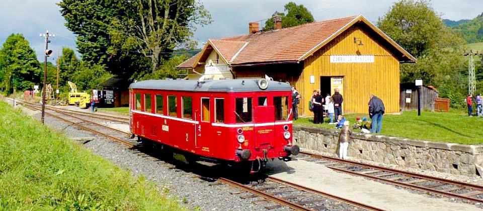 V roce 1993 se podařilo jednorázově uspořádat několik jízd zvláštních vlaků z Velkého Března do Zubrnic. Obnovení nepravidelného provozu tzv. Zubrnického motoráčku však bylo oficiálně zahájeno až 27.