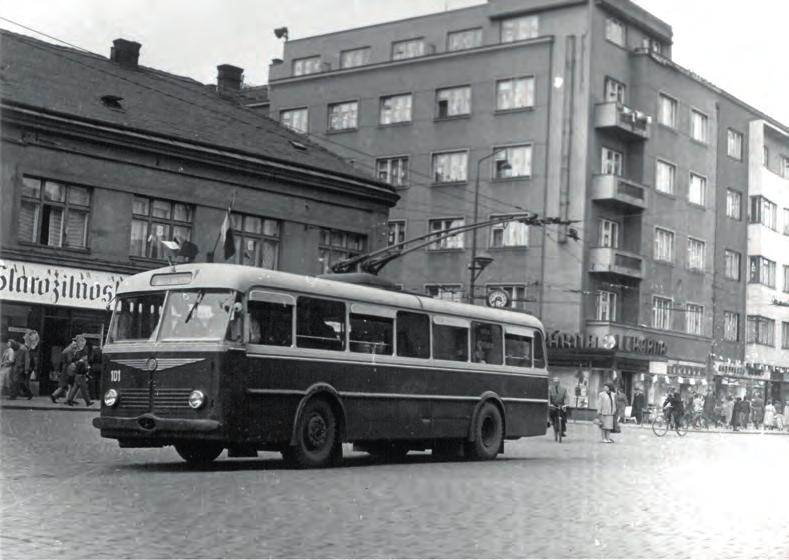 ŠKODA 7Tr 1951 1971 Šest těchto trolejbusů zakoupených od výrobce v roce 1951 zahajovalo dne 20. ledna 1952 trolejbusovou dopravu v Pardubicích.