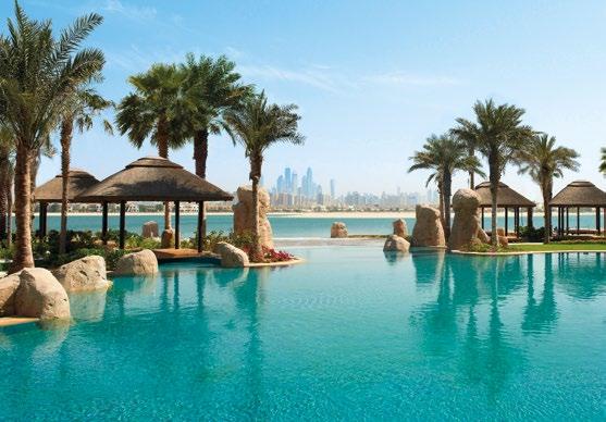 com POLOHA: hotel se nachází přímo na pláži ostrova Palm Jumeirah sousedí s komplexem Atlantis
