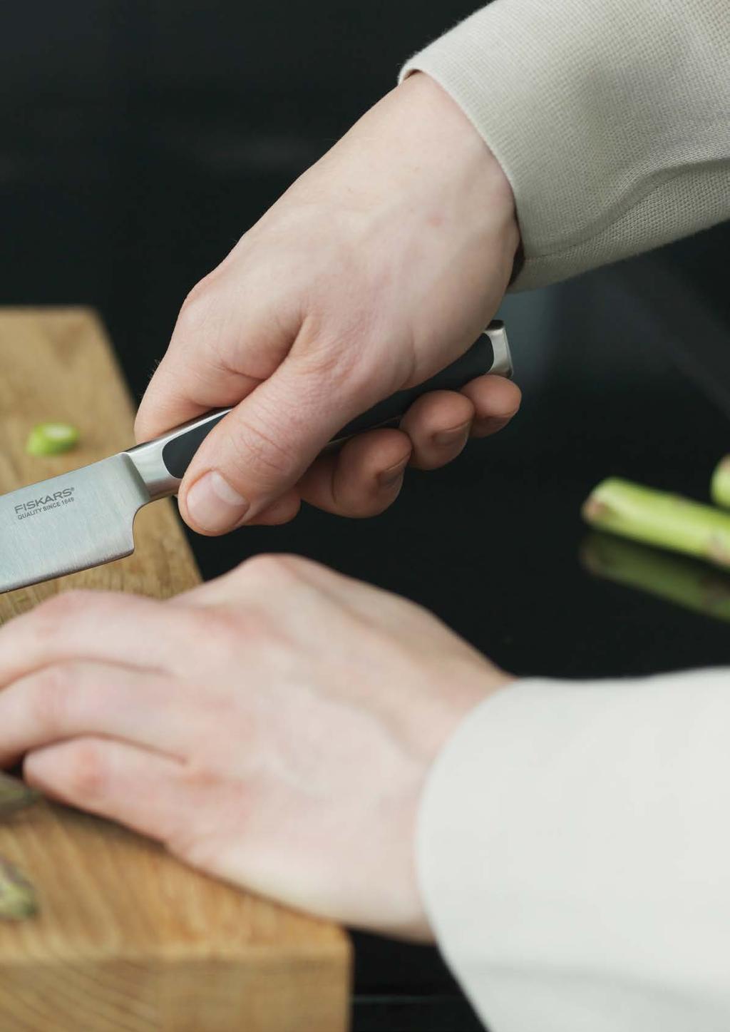 Fiskars Royal nože přinášejí ten nejlepší zážitek z krájení pro mistry domácí kuchyně.