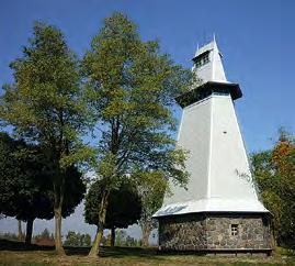 Jeho prohlídka vám zabere zhruba dvacet minut a určitě stojí za to. Dalším významným místem na trase je středověký hrad Litice nad Orlicí.