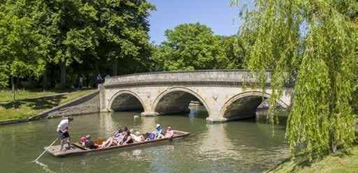 Její školní centra naleznete nejen v Británii, ale i v Kanadě, USA nebo na Maltě. Cambridge je světoznámé univerzitní město.