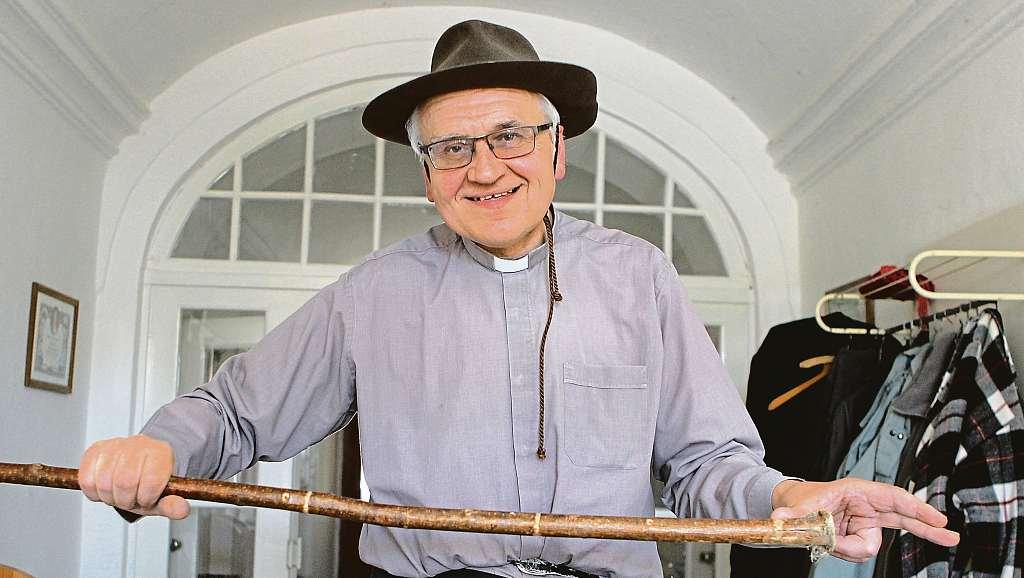 fenomén pěších poutí podle něj zase získává na síle. JIŘÍ BÁRTA ČR Tisíce kilometrů nachodil při pěších poutích Jan Peňáz. Amá v plánu pokračovat.