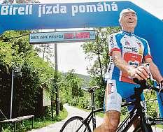 Stanislav Frais Při práci propadl větrací šachtou až do sklepa, je na vozíčku. Přál by si lehokolo, respektive tříkolku. Michal Sedlák Od narození je na vozíku.