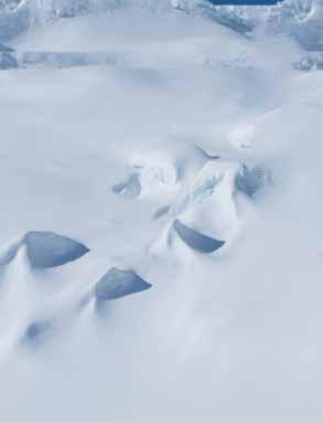 NA LYŽÍCH PO LEDOVCI Při alpských túrách vede trasa často po ledovci.