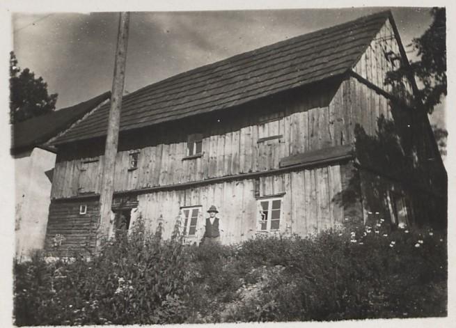 Novostavb Dům č. 138 v roce 1936 Nový majitel Anton Friedl v roce 1936 podezdil celodřevěný dům č. 138 až k 1. patru. Novostavba Na dům č.