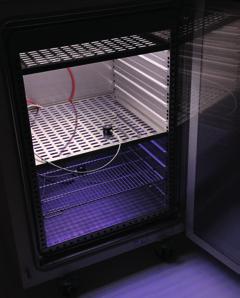 či odděleným VIS-UV zdrojem světla se samostaným řízením a automatickým vyhodnocováním testu fotostability.