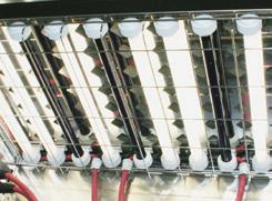 Efektivní vyrovnání teplotních emisí díky perforaci kazet a přesná regulace podmínek v komoře i za plného osvětlení. Maximální intenzita 23 000 LUX (12 cm pod zdrojem).