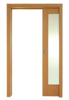 Pokud není požadavek na uzamčení dveří, je možné provedení posuvu i bez dorazového sloupku. Pro uzamčení je vždy nutný dřevěný sloupek. Je možná kombinace s prosklenými stěnami.