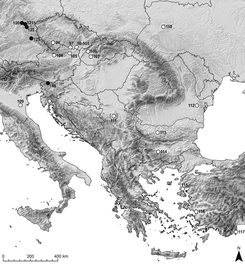 Obr. 18. Rozšíření náušnic se smyčkami, které nejsou opatřeny zapínáním (prázdný kroužek), a se zapínáním na háček a esovitou kličku (plný kroužek).