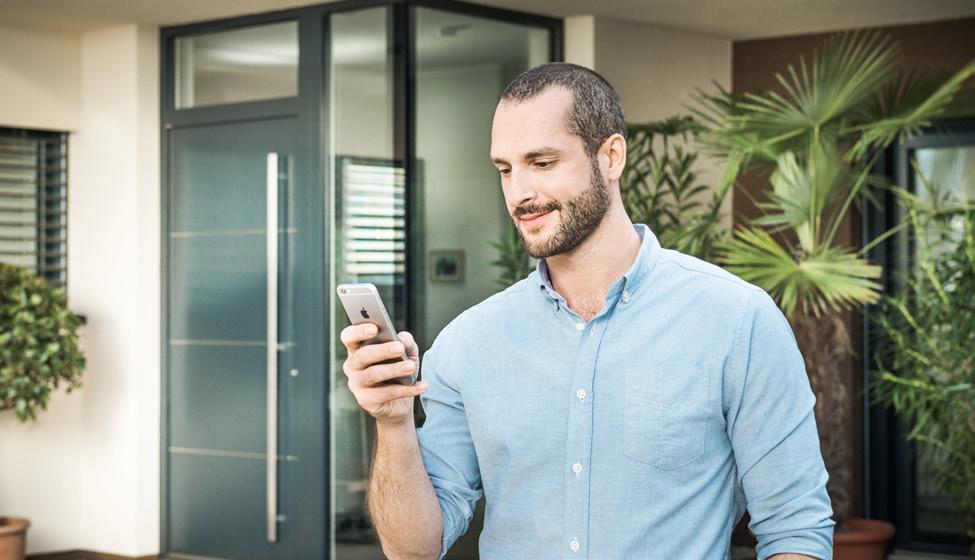 Chytrý zámek Nuki Smart Lock můžete připevnit jednoduše na vnitřní stranu dveří přes stávající cylindrickou vložku a