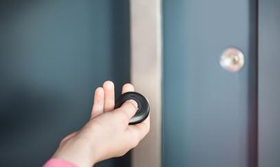 Technické parametry Nuki Smart Lock Hmotnost a rozměry: Napájení: Požadavky: Komunikace: Funkce: Signalizace: 460 g, 110 60 60 mm Bez kabelu, 4 ks baterie AA (součástí balení) (životnost >6 měsíců