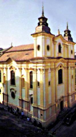 Plzeň Chrám sv. Anny Kostel a klášter byl postaven plzeňským architektem Jakubem Augustonem mladším. Žil v letech 1670 až 1735.
