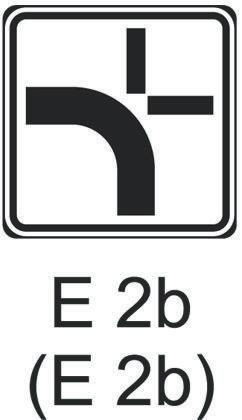 E 2a též hlavní a vedlejší pozemní komunikaci; totéž vyznačuje tabulka "Tvar dvou křižovatek" (č.